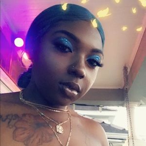 Meet your Posher, Isis